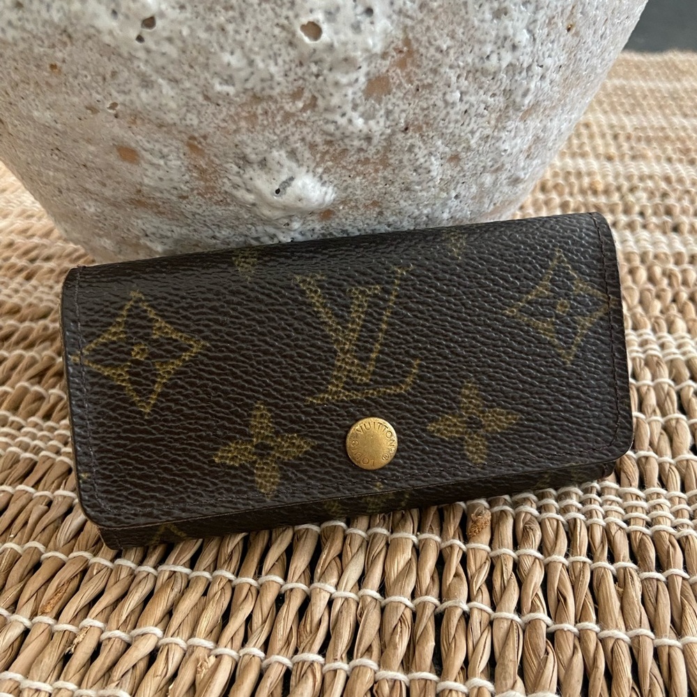 Authentic Louis Vuitton Monogram 4 Key Multicles / Card Holder